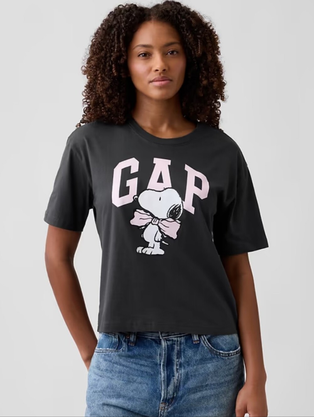 GAP  Women's Tee with Pink Snoopy Graphic In Cast Iron Gray